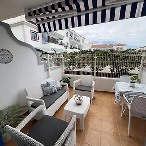 https://apt-pequeno-refugio.adeje-hotels.com